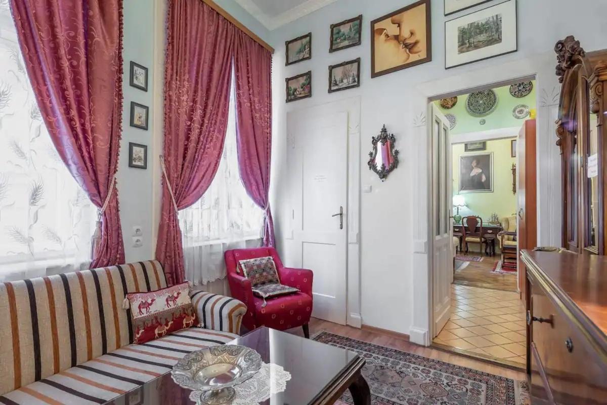 Apartment Market